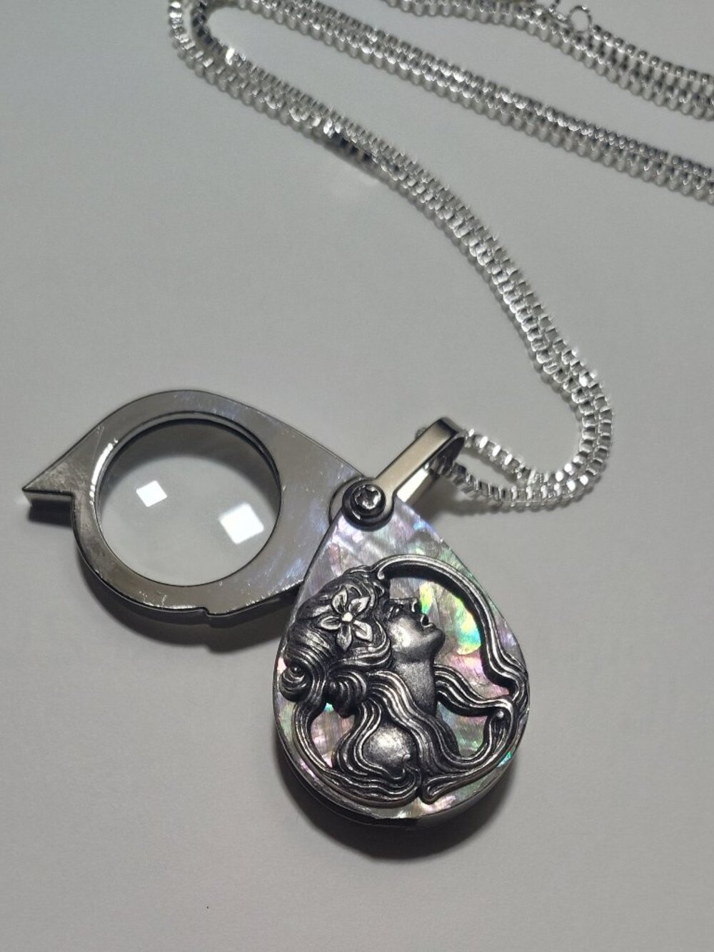 Magnifying Glass Victorian Art Nouveau Lady Face Mother of Pearl Loupe Pendant